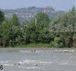 am Ufer des Tanaro in Alba